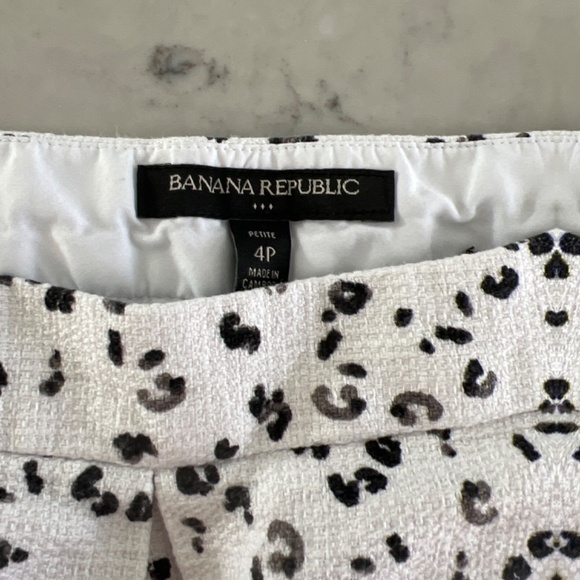 Banana Republic Skirt with pockets - Picture 2 of 4